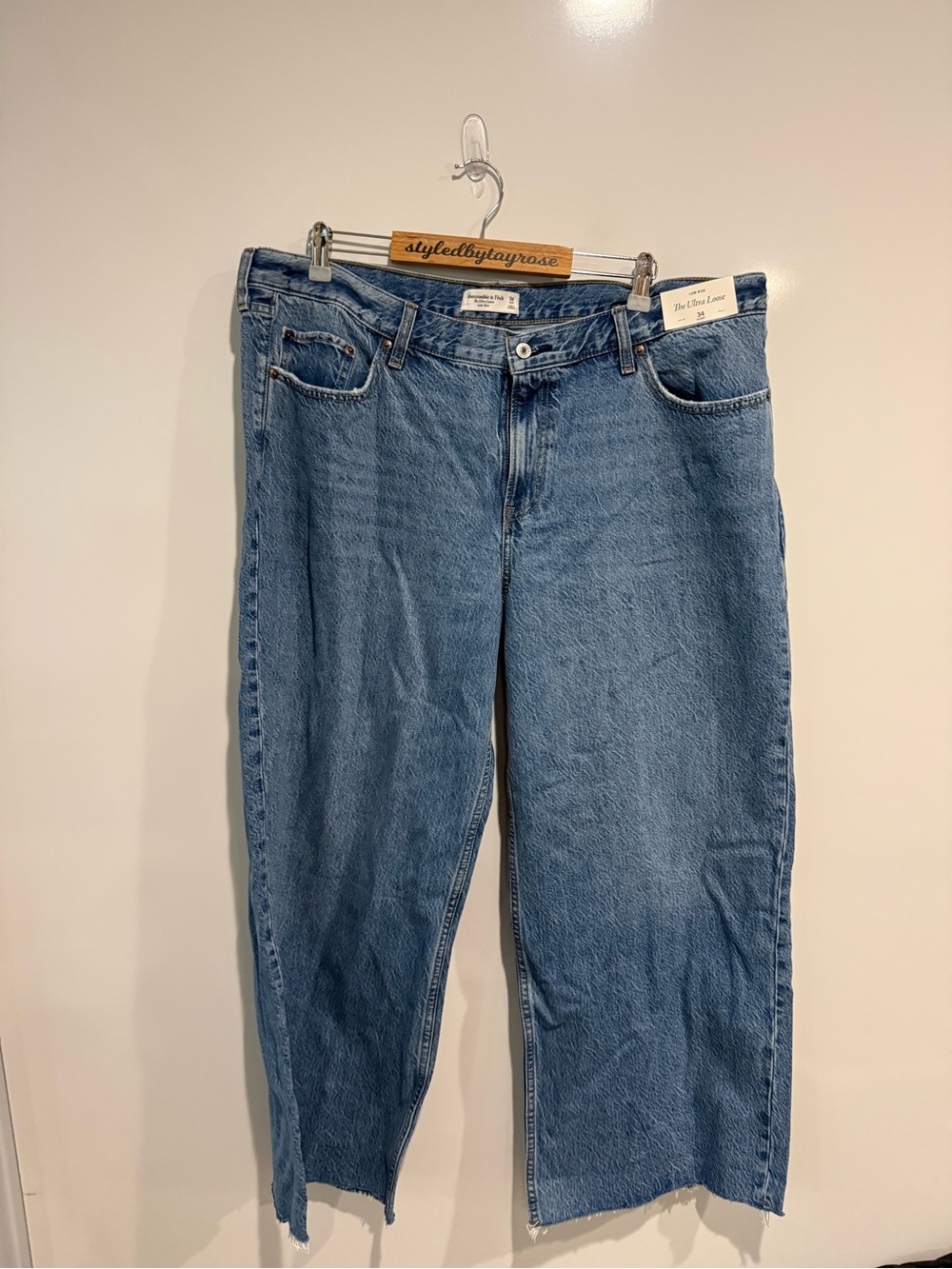 NWT Abercrombie & Fitch Ultra Loose Low Rise Jean - Picture 5 of 8